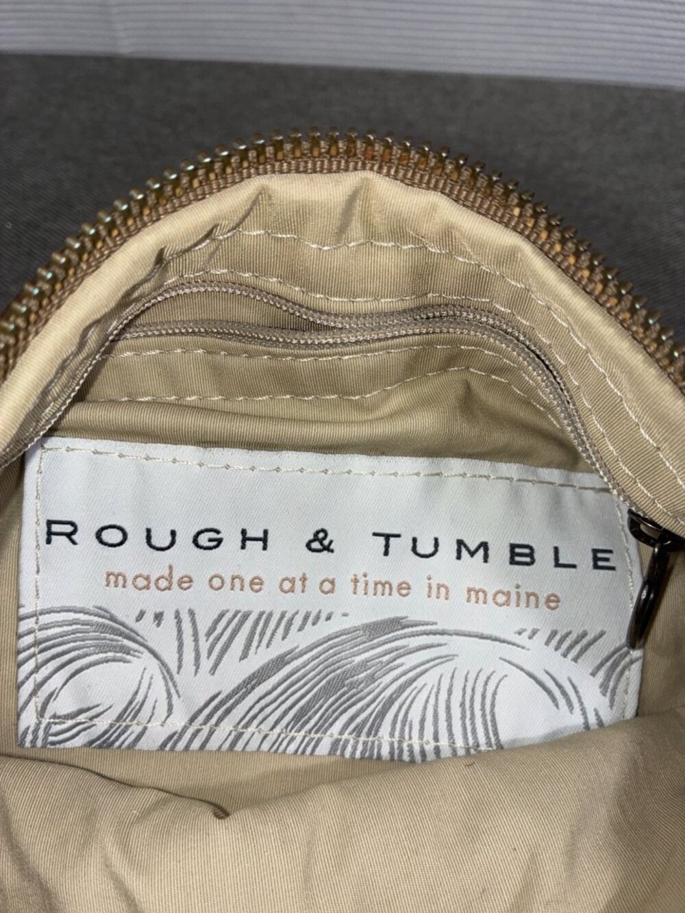 Rough & Tumble Metallic Bronze Leather Pouch With Zipper Closure & Interior Pock - Picture 3 of 8